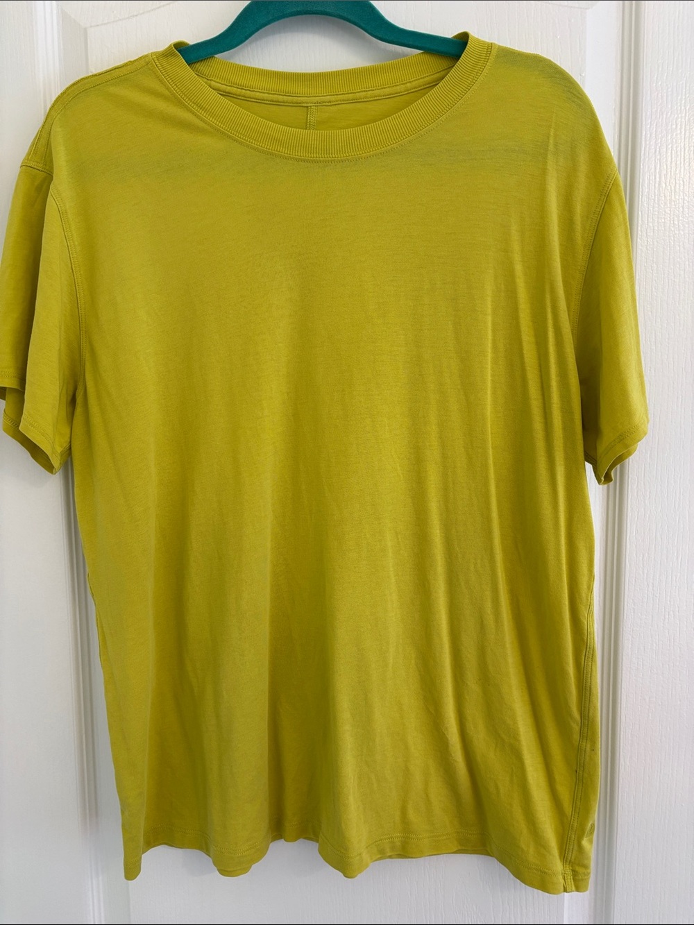 Lululemon Athletica Men's Short Sleeve Tee in Yellow, Approx Men’s M